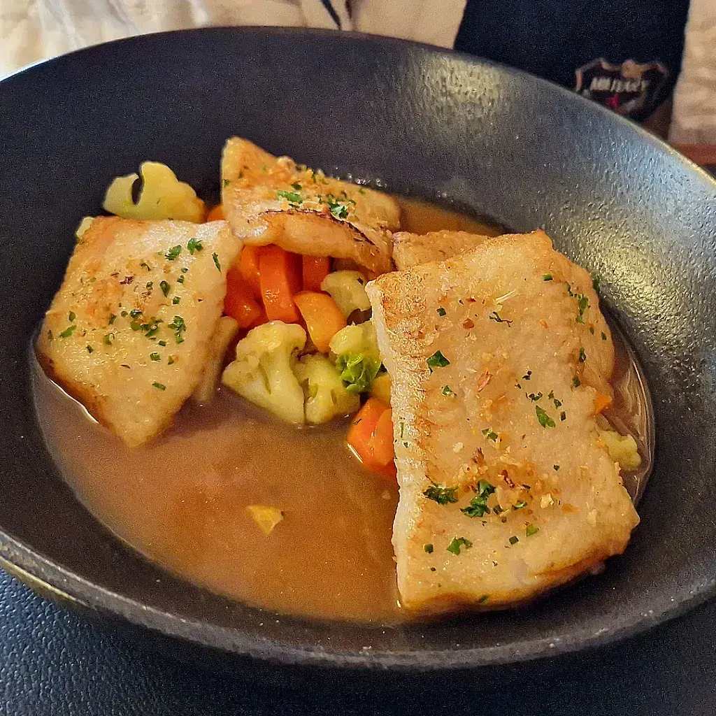 LIVIN' CRANS_Le Coq en Pâte_Sion_review