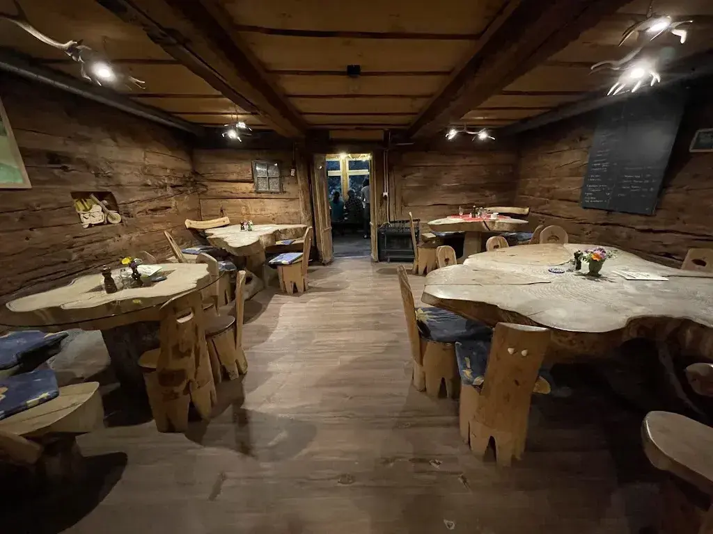 Stefan Schlegel_Hirschfarm, Beizli,_Versam_recensione