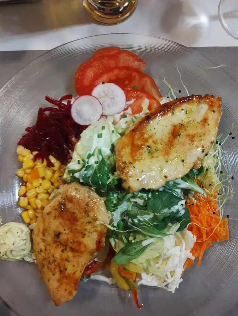 Bettina_Genossenschaft Restaurant Caltgera_Pignia_avis