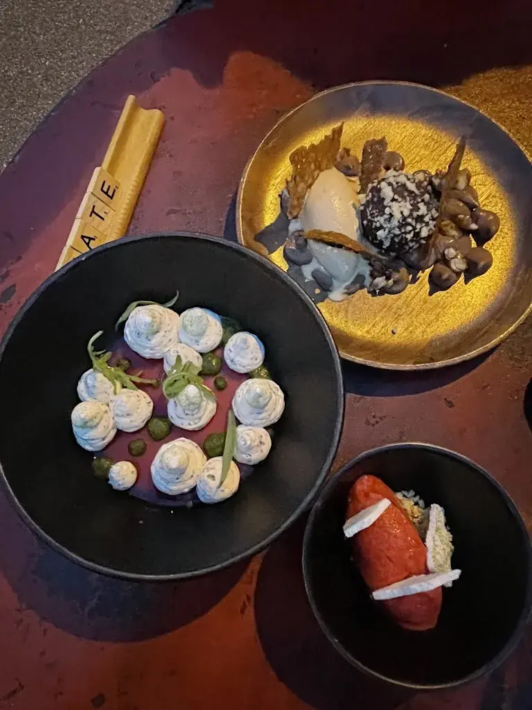 Kate Lee_Lokal_Biel_review