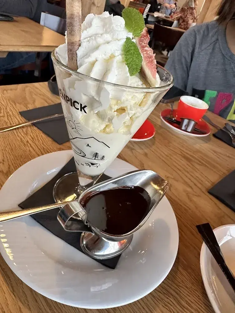 Kevin Grubi_La Péniche_Nidau_review