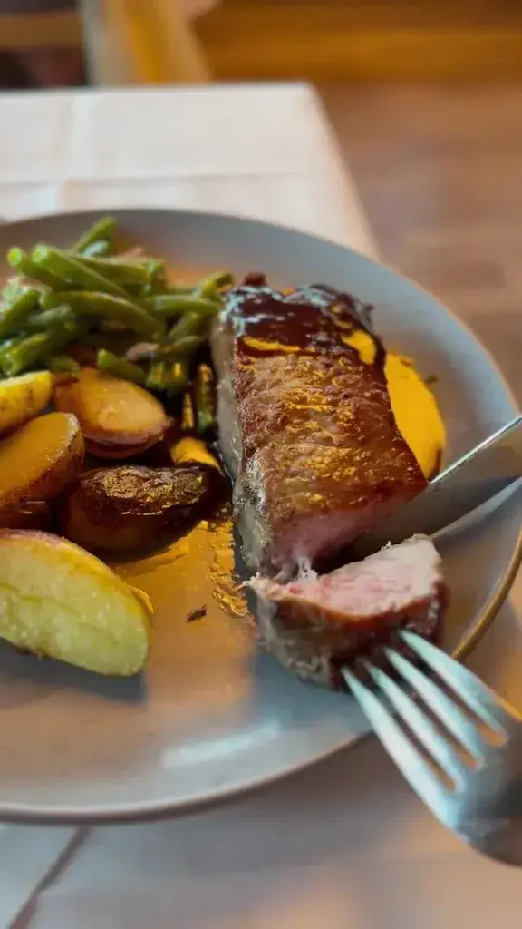 Sohail Arora_Hotel Restaurant Capricorns_Casti-Wergenstein_review