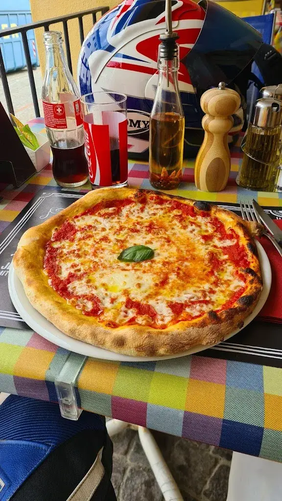 Jamie 77_Altes Zollhaus_Splügen_review