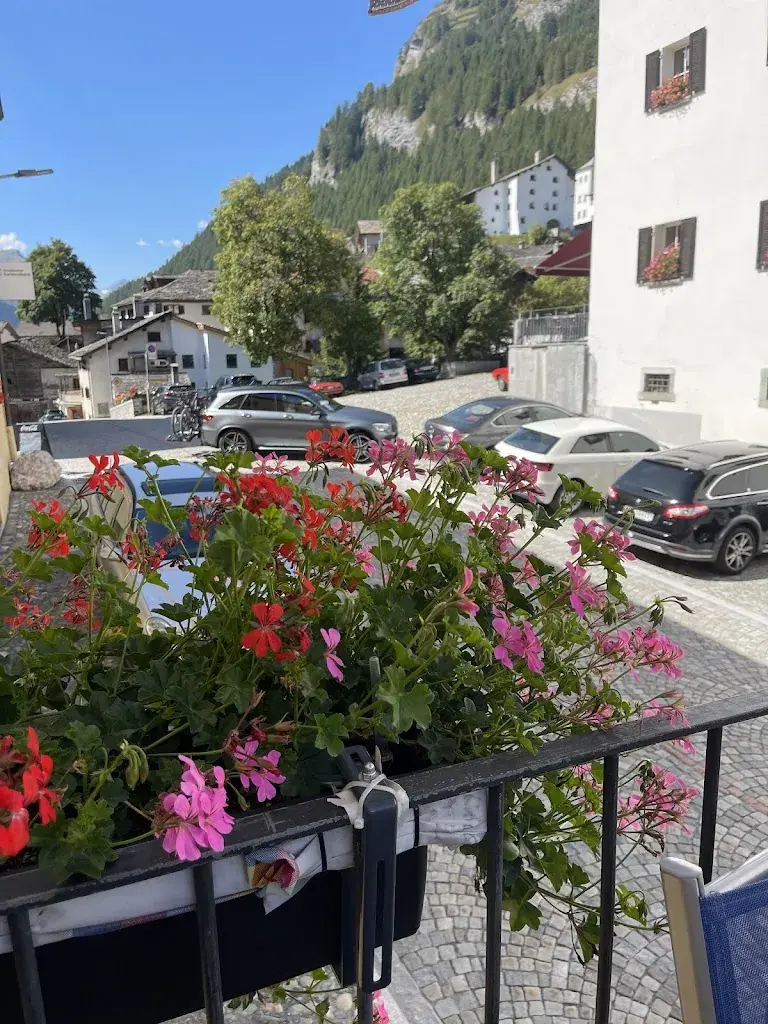 Michail Kurusiov_Altes Zollhaus_Splügen_review