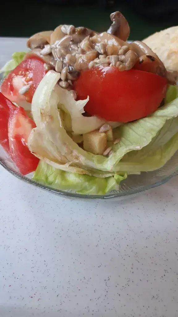 Benedikt Vogel_Ski-Restaurant Splügen Talstation_Splügen_review