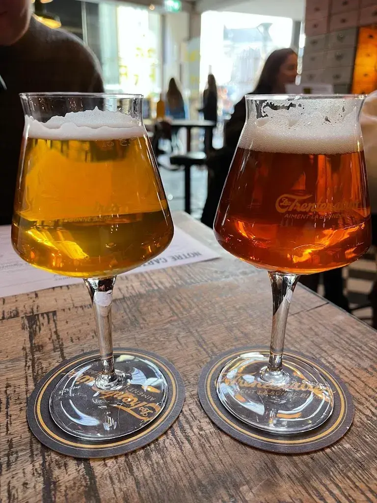 Justin Shields_Les Trentenaires_Fribourg_review