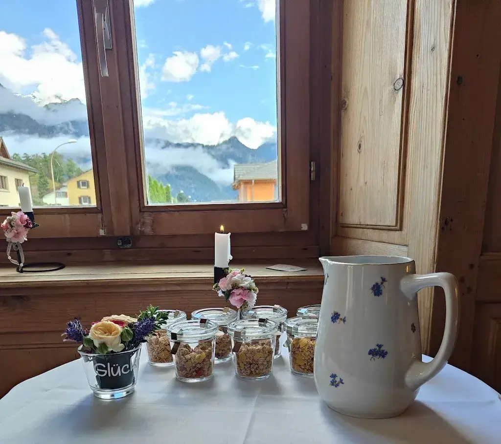 Judith Byland_Ricci’s Café & Laden_Rhäzüns_review