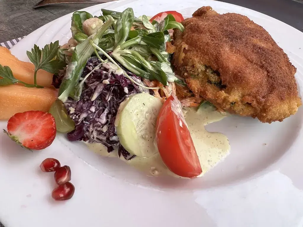 Vladimir Klempa_Schlosshügel_Domat/Ems_review