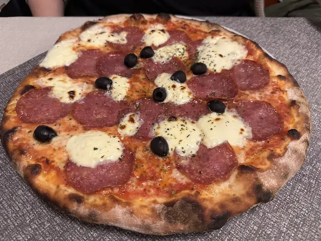 Dominic Handke_Schlosshügel_Domat/Ems_review