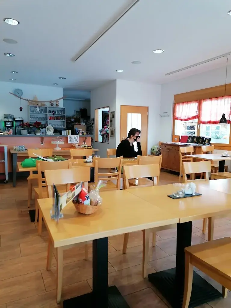 Erich Schneller_Café Marchesa_Domat/Ems_review