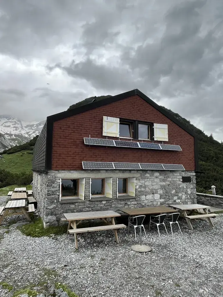 Alexander Albicker_Ringelspitzhütte SAC_Tamins_Bewertung