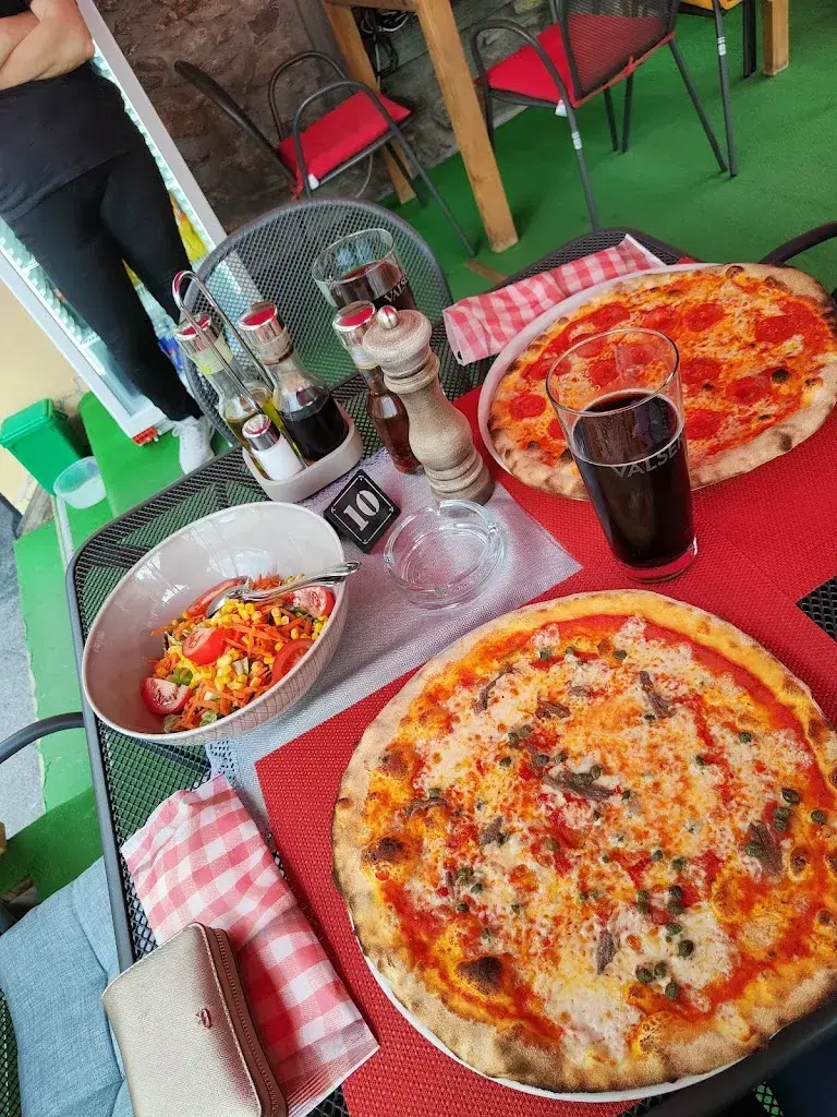 Grotta Pizzeria Mirta_Zernez_slider_image_2