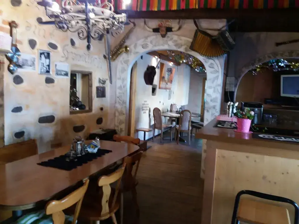 Bar 47 Quarantasette Eisdiele Grill Biergarten_Zernez_slider_image_1