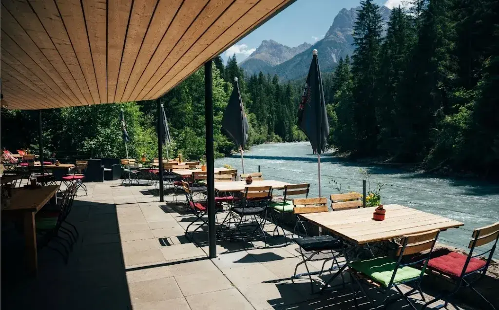 Büvetta Sfondraz Restaurant in Scuol