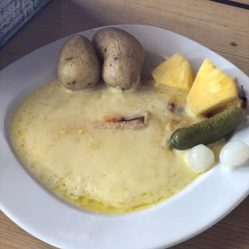 Holly Reyes_Cungieri_Tujetsch_review