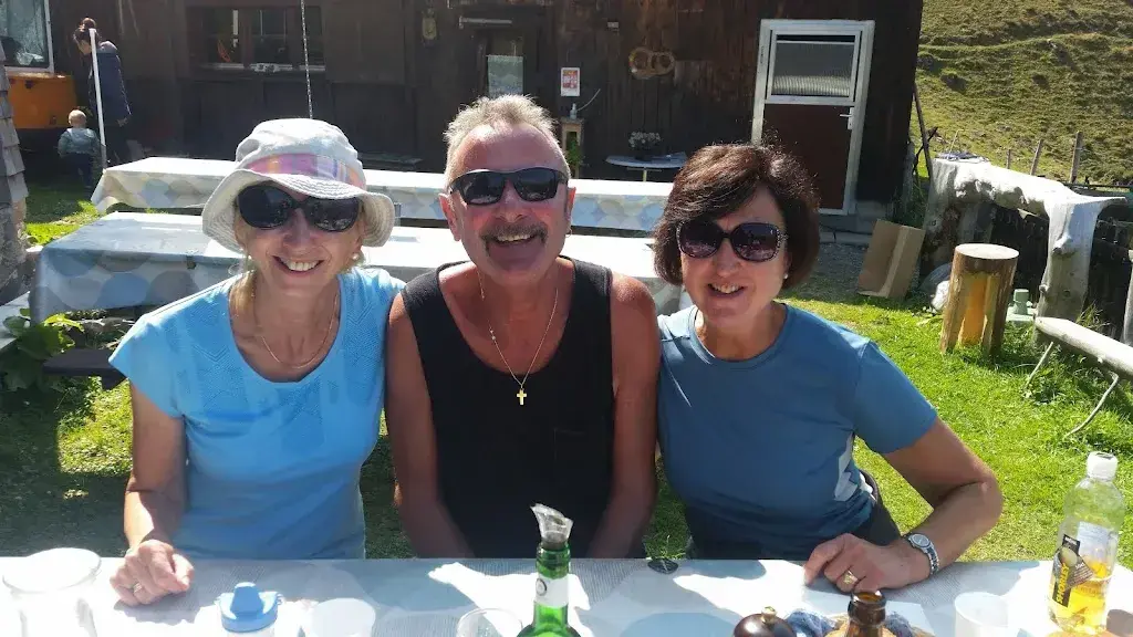 oskiroos@gmail.com Roos_Seilbahnbeizli Sittlisalp_Unterschächen_recensione