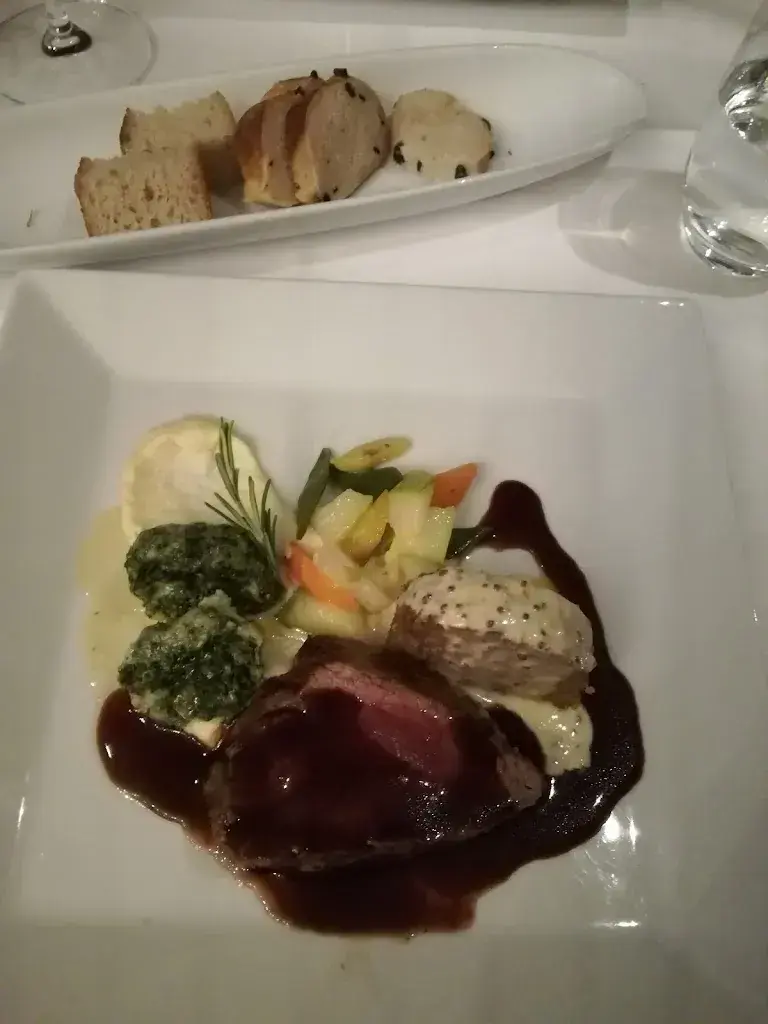 Alexandra Radaelli-Krylova_Cuschina Menono_Camischolas_Bewertung