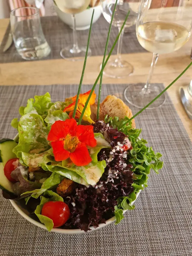 Ashley B_Trais Portas_Scuol_review