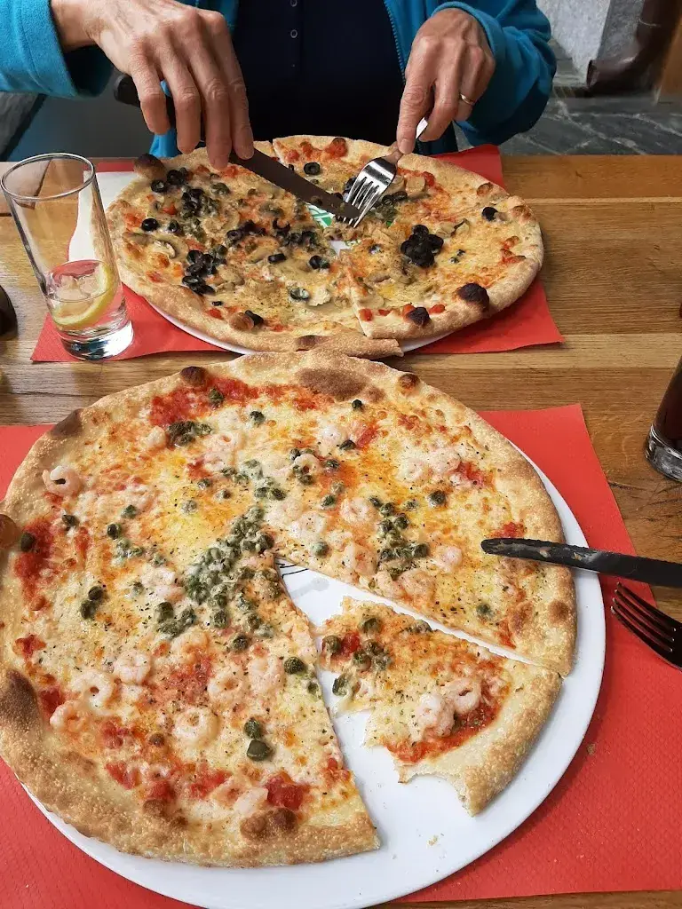 Robert Kerr_Restaurant / Bar La Terrassa_Scuol_review