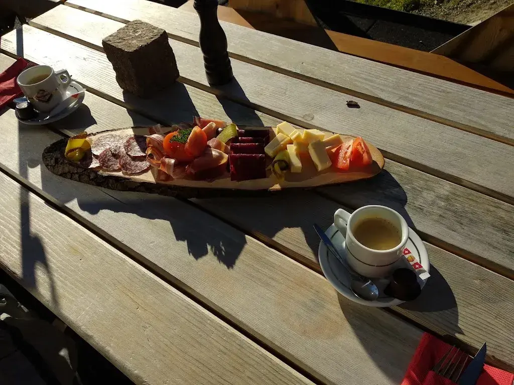 Jon Duri Sarott_Chamanna Naluns_Scuol_review