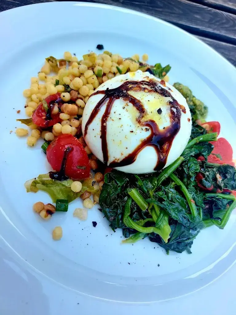 Maria Elena_Swiss Hostel Lago Lodge_Nidau_reseña