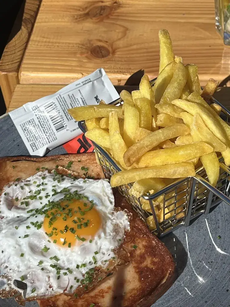 Ducky Wood_Restaurant am Berg: La Motta, Scuol_Scuol_avis