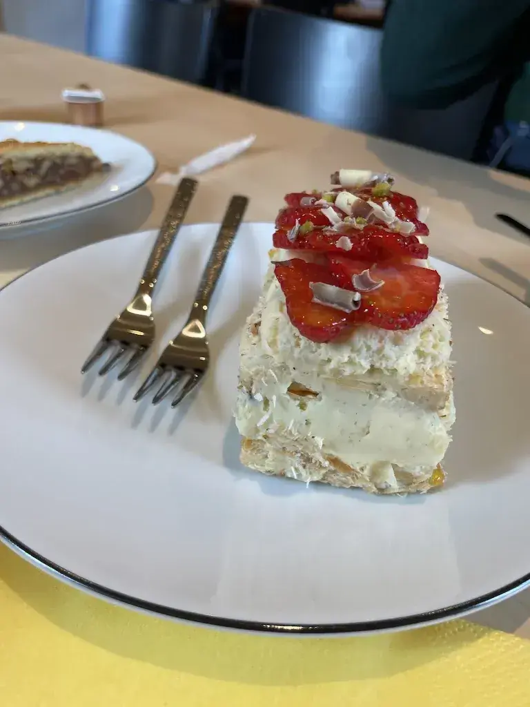 Anne Kuhnert_Ustaria Tschlin_Tschlin_review