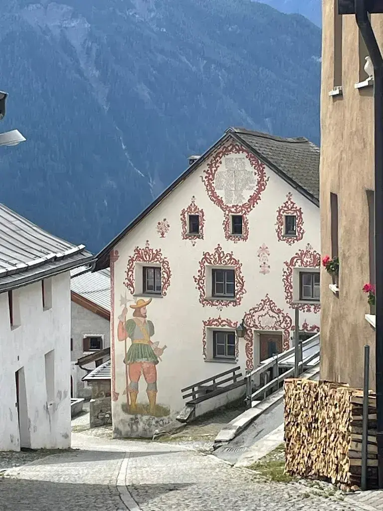 Christof Schnellmann_Ustaria Tschlin_Tschlin_review