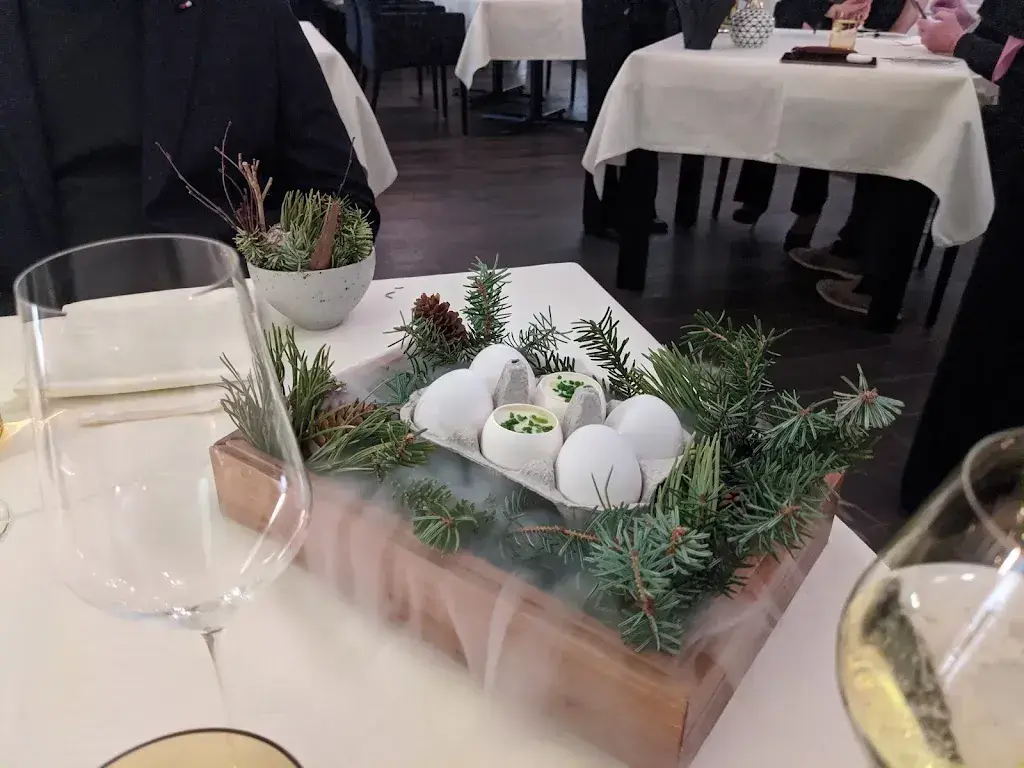 Judy Zhu_Hide & Seek - St. Moritz_Champfèr_review