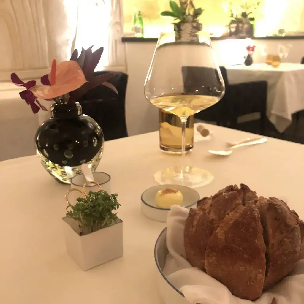 William Lee_Hide & Seek - St. Moritz_Champfèr_review