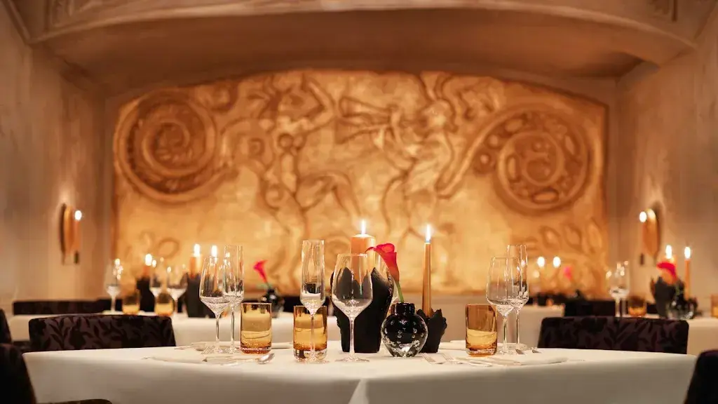 Hide & Seek - St. Moritz Restaurant in Champfèr