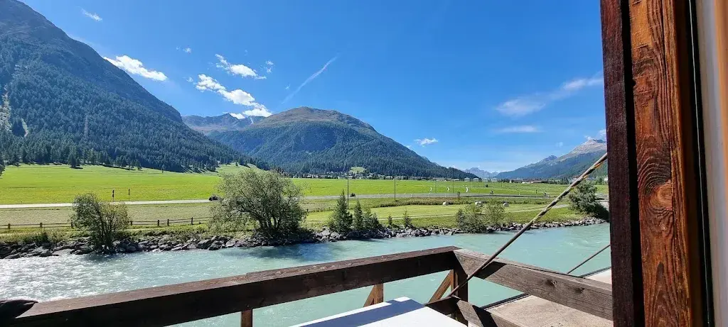 Jalal Monsch_Madulain Lodge_Madulain_review