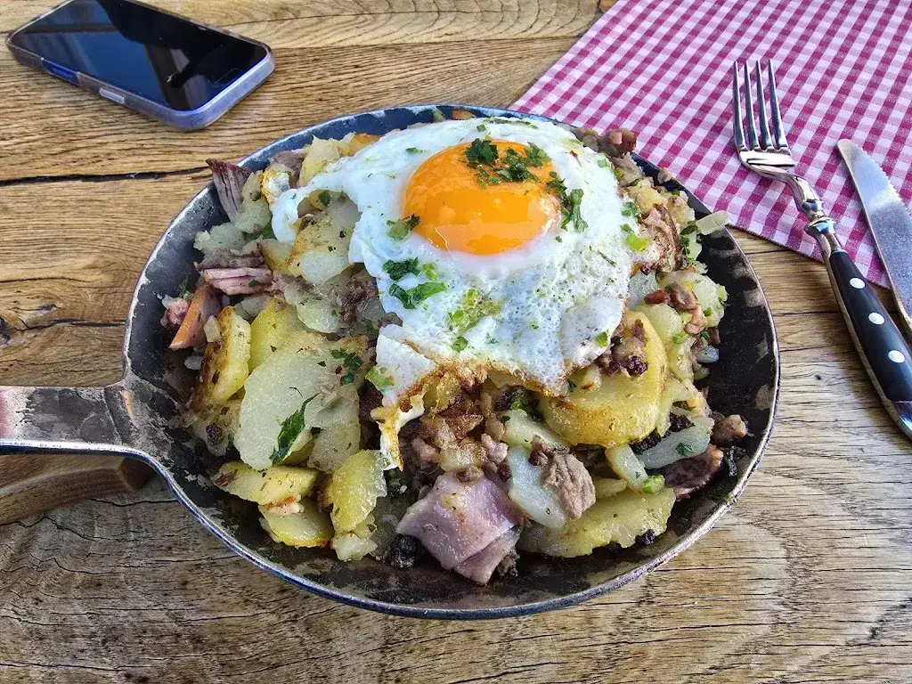 גיא שטרנברג_Erlebnisrestaurant Schmuggler-Alm_Samnaun_reseña