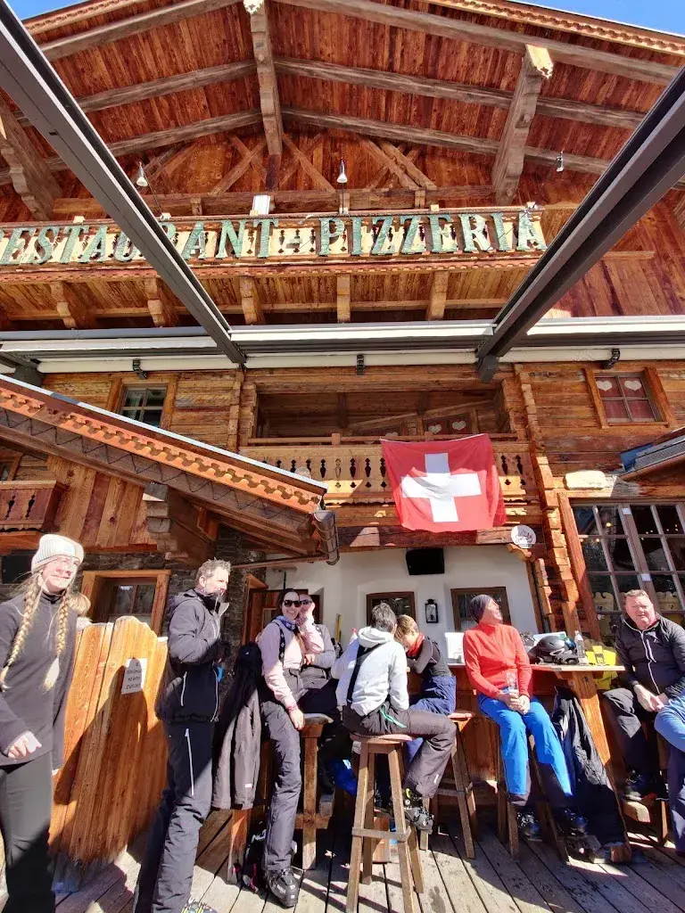 Tomasz Zawisza_Restaurant Pizzeria Bar Almrausch_Samnaun_review