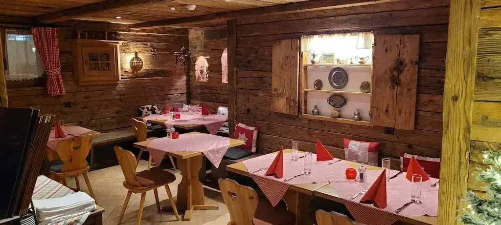 Robert Schwarzenbach_Raclette Fondue Stübli La Grotta_Samnaun_review