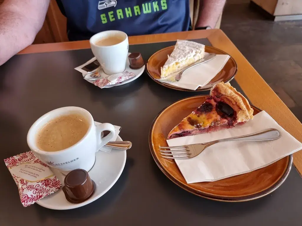 Cat Whiskey_Burdun_La Punt-Chamues-ch_avis