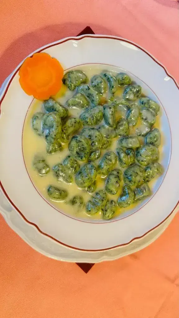 Mahak Rathore_Veltlinerkeller_St. Moritz_review