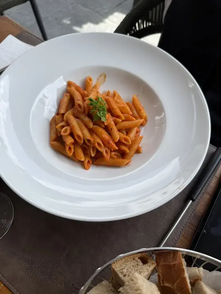 Zakiya Alghabshi_Lapin Bleu_St. Moritz_recensione