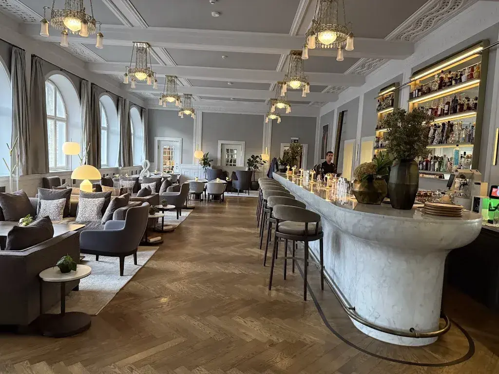 Nasser Akeel_THE VIEW_St. Moritz_review