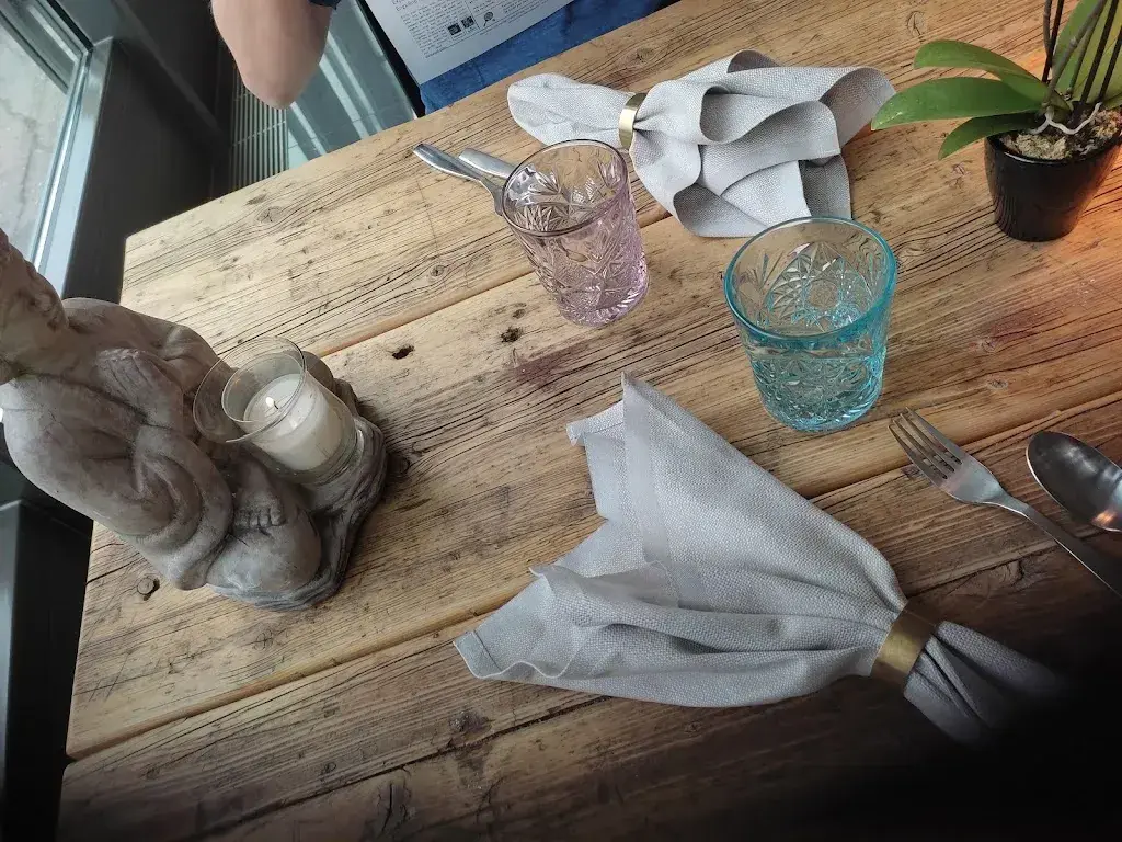 VaL R_ASIA 75_St Moritz_review