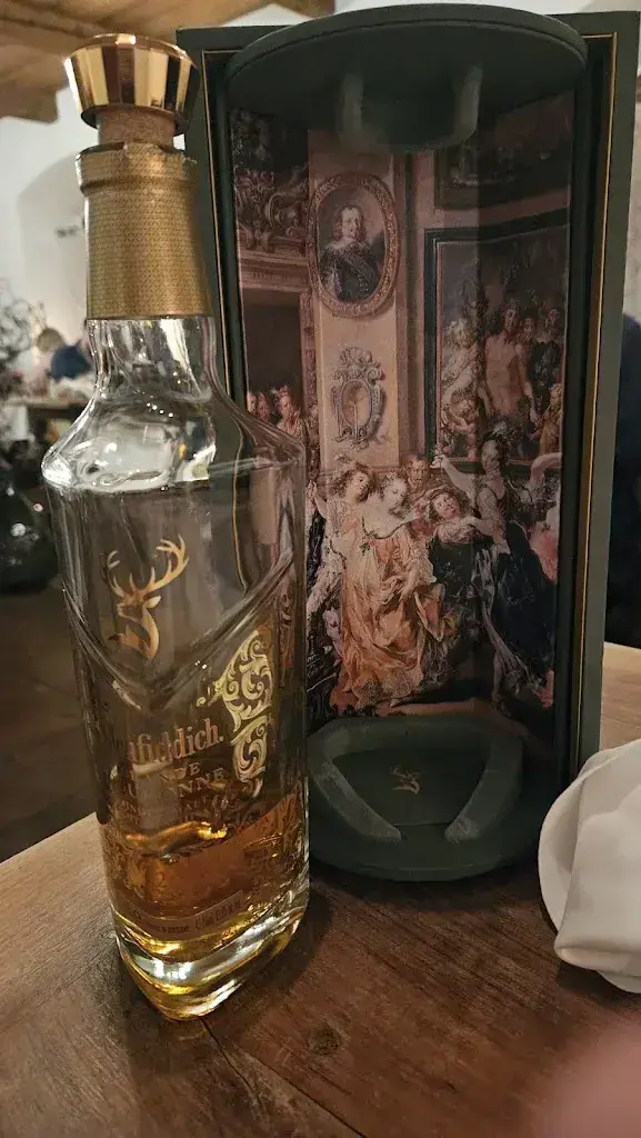 Frits Cornelius_Schlosskeller_Brig-Glis_review