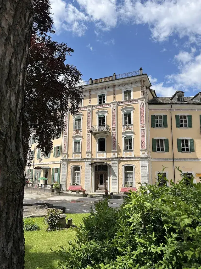 Hotel Bregaglia restaurante en Bondo