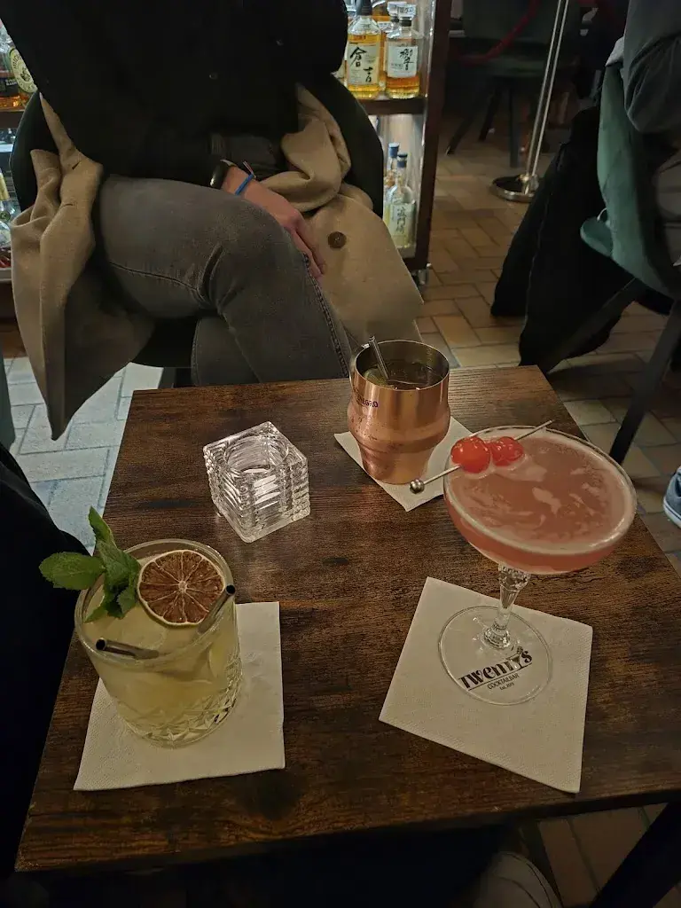 Rafaela Gavetas_Twentys Cocktailbar_Biel_avis