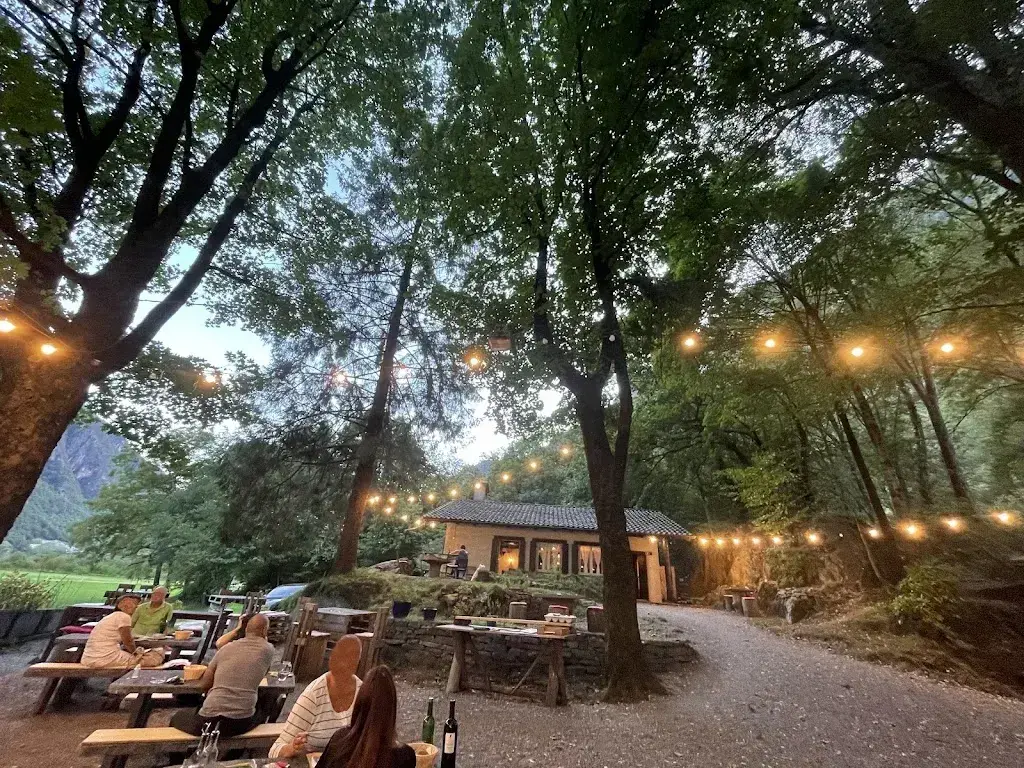 Mattia Semprevia_Grotto Centena_Lostallo_review