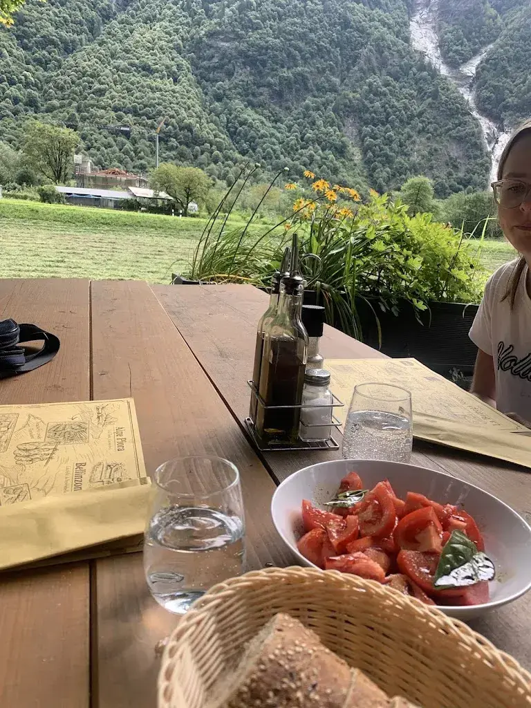 Joanne Rimbeaux_Grotto Centena_Lostallo_review