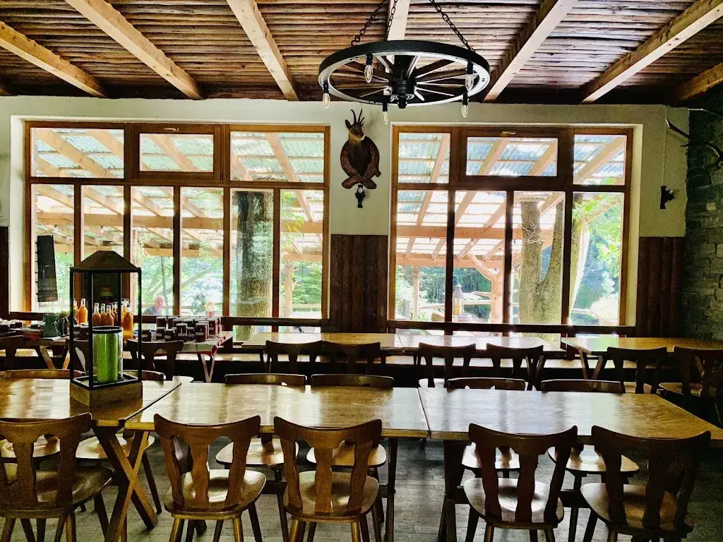 Edith Fluegel_Grotto De-Ritz_Lostallo_avis