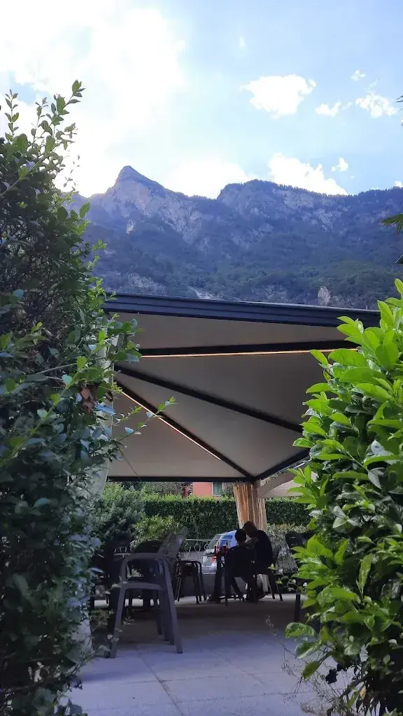 Christina Bjørk (OsLoveGirl67)_In pizza_Lostallo_review