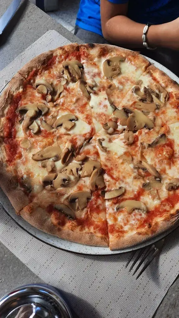 In pizza_Lostallo_slider_image_3