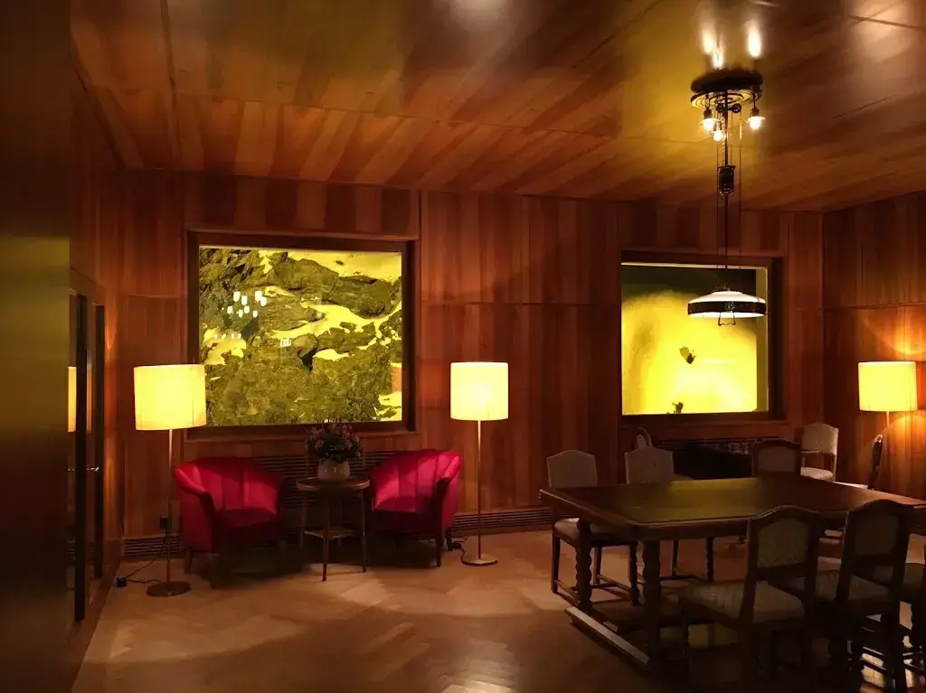 55 Postures_Waldhaus Sils_Sils im Engadin/Segl_review