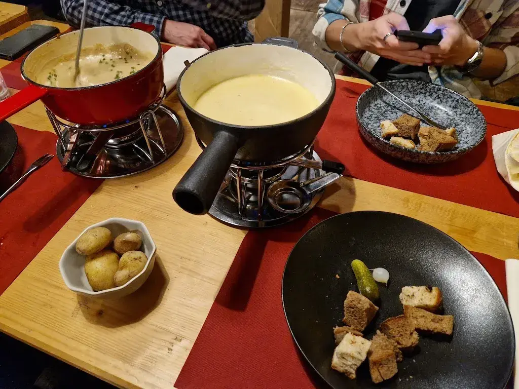 Stéphanie L_Chalet Palace_Biel_review